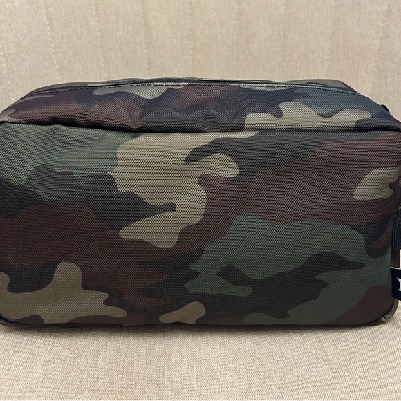 Hurley Camouflage Toiletry Bag Green and Brown - Picture 4 of 4